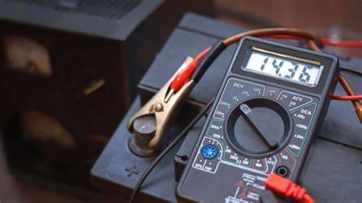 Can a battery be dead but lights still work?