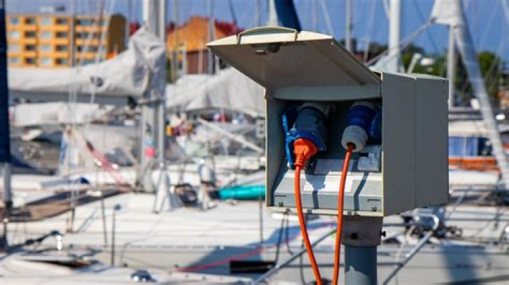 Can you use shore power without batteries?