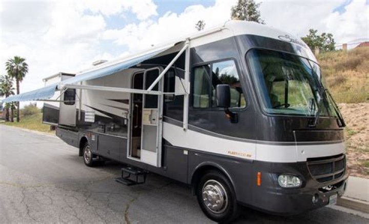 How big is a 2003 Fleetwood RV Southwind?