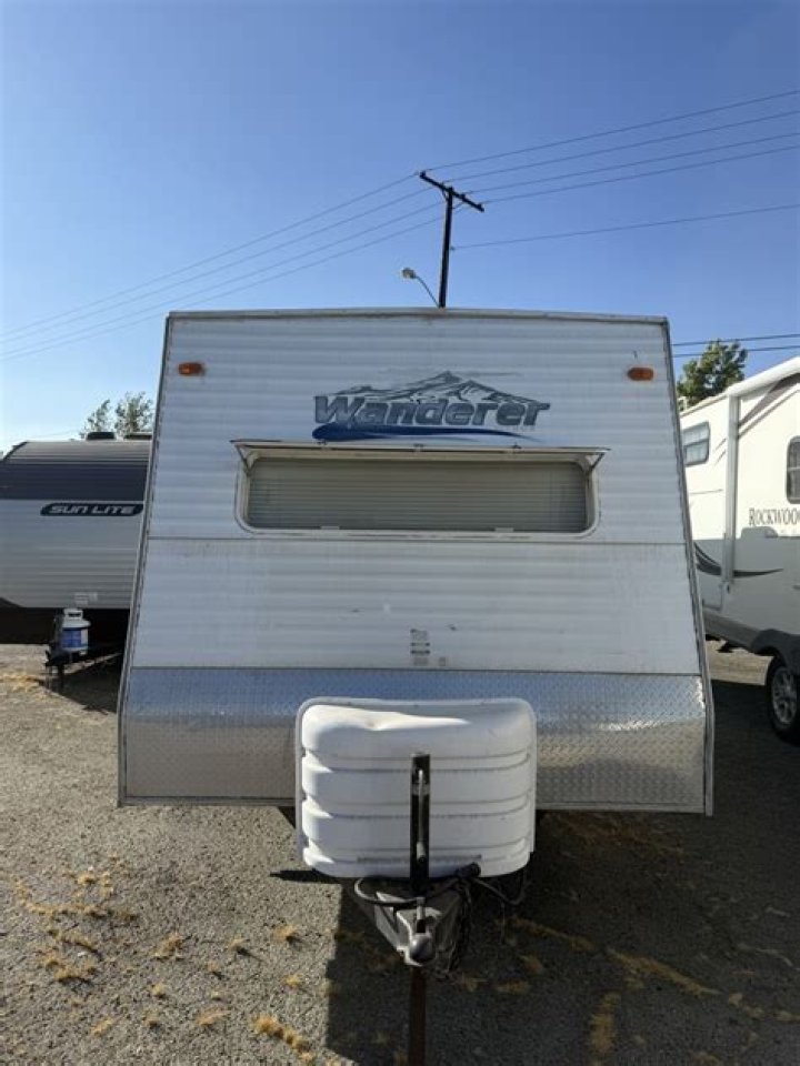How big is a 2005 Thor Wanderer travel trailer?