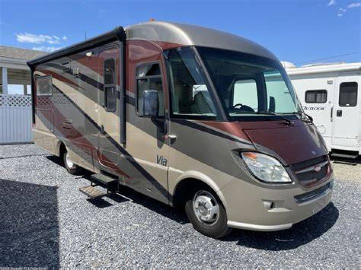 How big is a 2011 Winnebago via 25T?