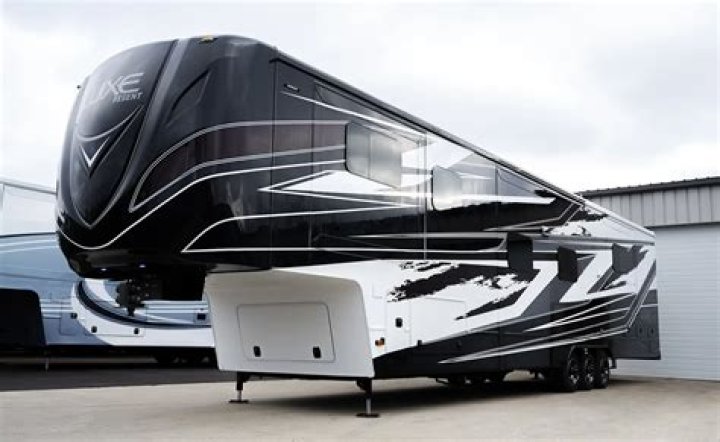 How big is the fifth wheel of a Keystone RV?