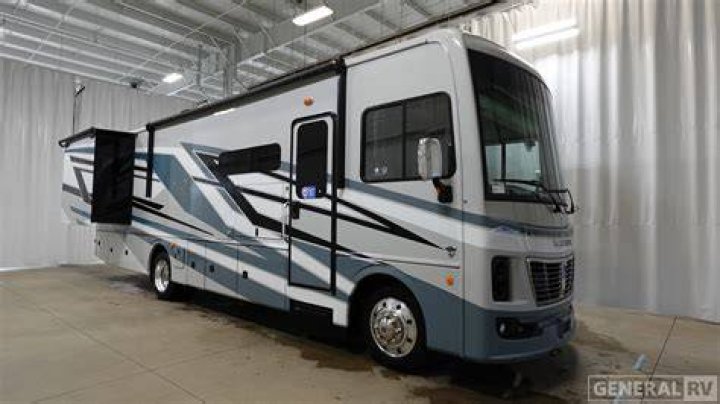 How big is the Holiday Rambler Vacationer 33C?