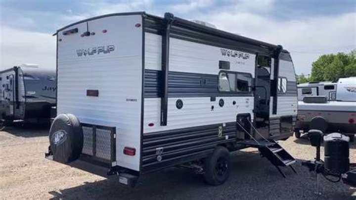 How big is wolf pup 16bhs travel trailer?