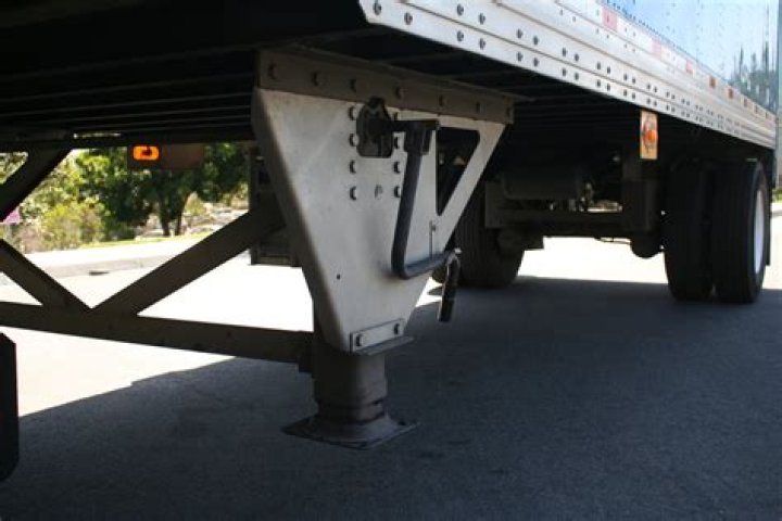 How did I get my landing leg out of my truck?