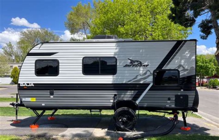 How do you level an RV motorhome?