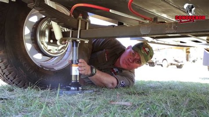 How do you stabilize a jack on a trailer?