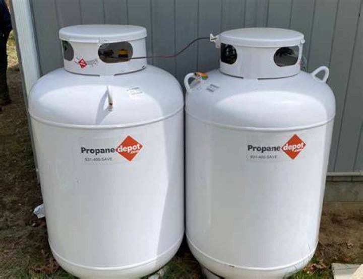 How do you turn on a propane tank?