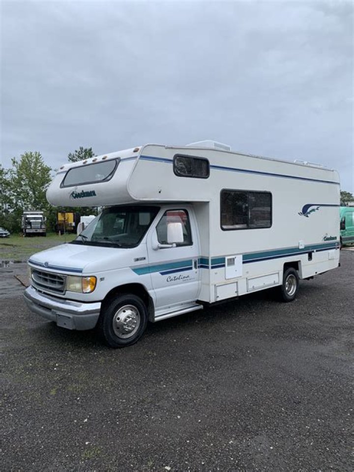 How much does a 1997 Coachmen Catalina weigh?