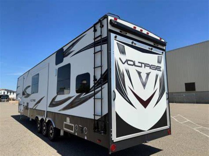 How old is the Dutchman voltage 3975 trailer?