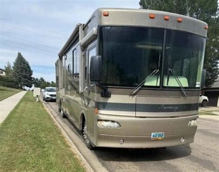 Is the 2005 Winnebago journey a diesel coach?