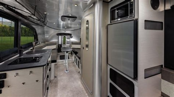 Is the airstream Basecamp a wet bath trailer?