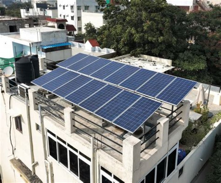 Is there a solar panel on the Thor Palazzo?