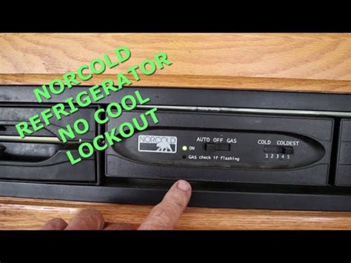 What are the fault codes on the Norcold refrigerator?