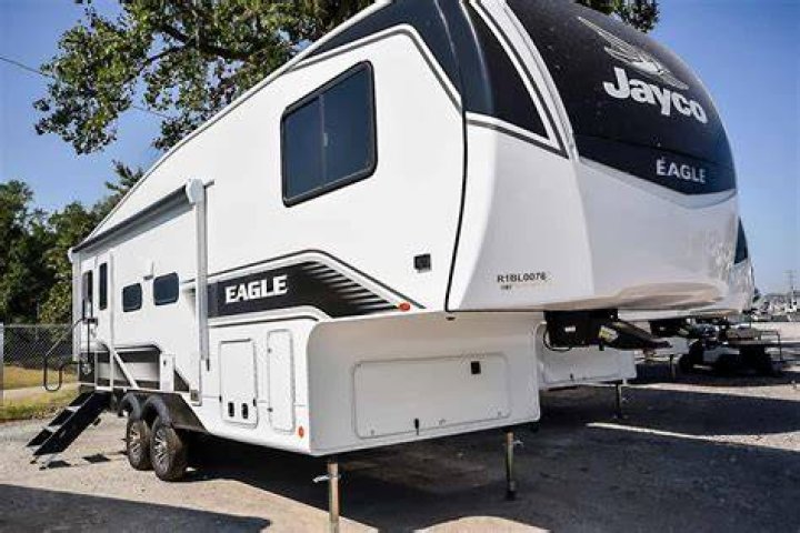 What kind of camping trailers does Jayco make?