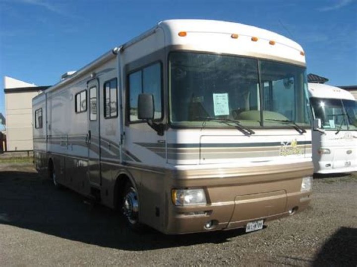 What kind of RV is 1999 Fleetwood Bounder 36?