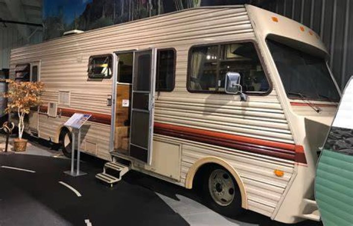 What was the name of the 1999 Fleetwood Bounder?