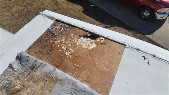 Why does my Winnebago roof keep blowing off?